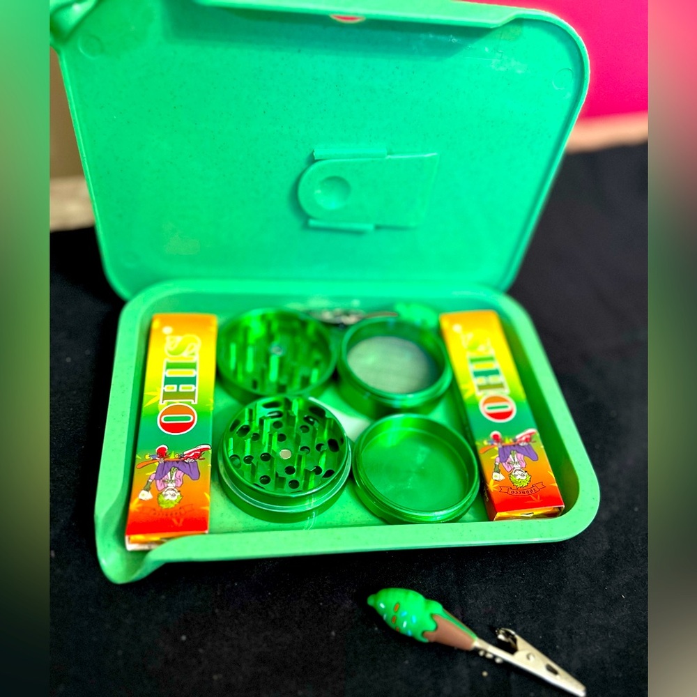 Rolling tray kit.